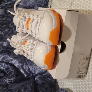 Jordan Retro 11 low, Like new 9.5 women/8 men.
